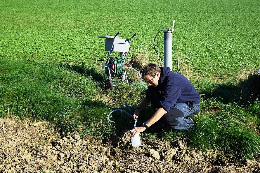 Doctoral student was operating a sampling from the groundwater wells from the deep boreholes