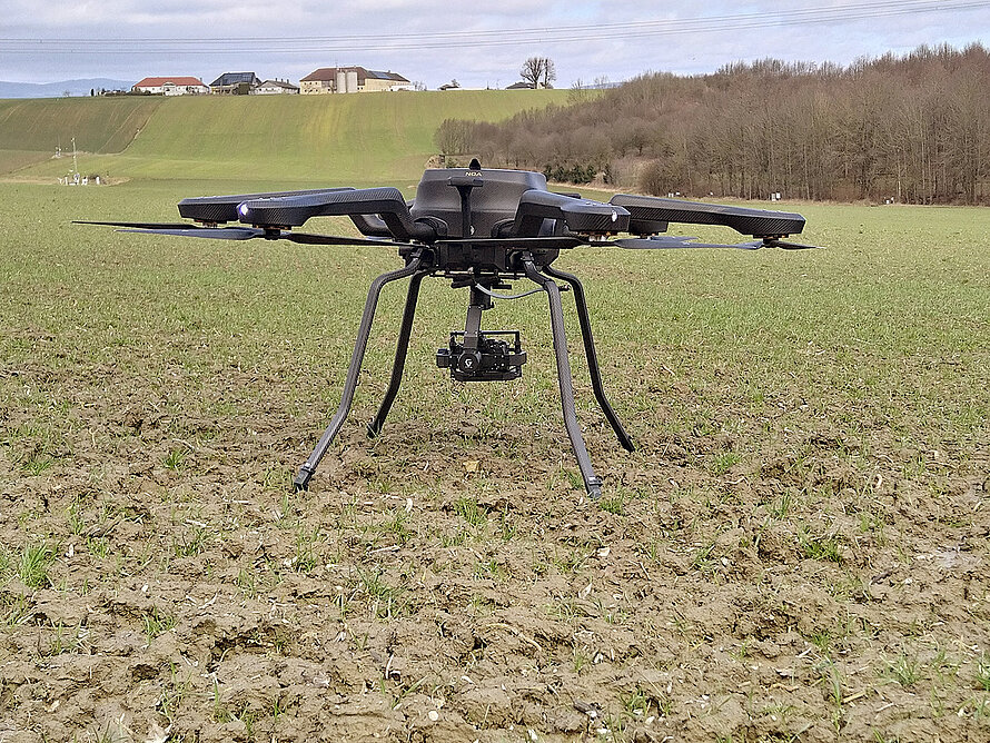 Drohne auf Feld